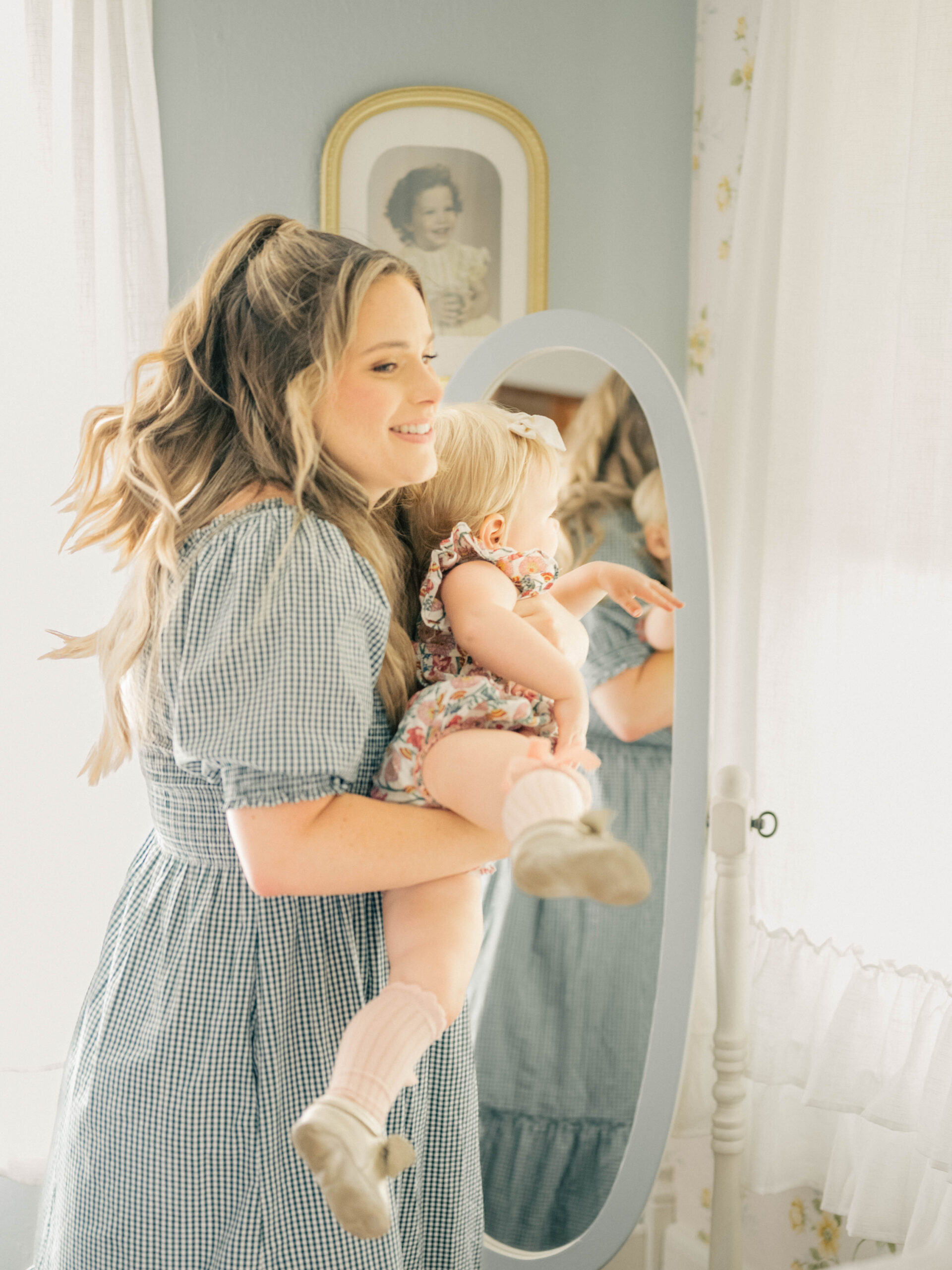 Carlson_family_yellow_house-9310