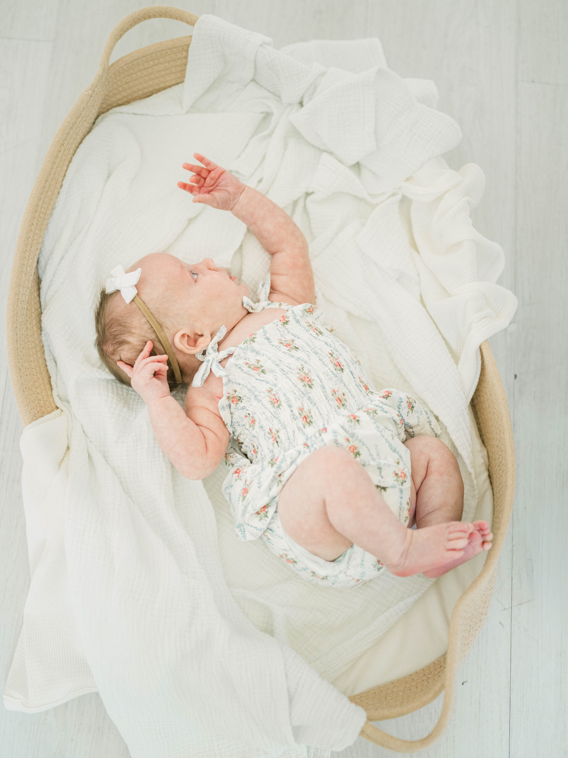 newborn-portraits-studio-with-sibling-2152